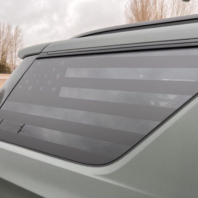 flag-design-on-gmc-yukon-rear-window